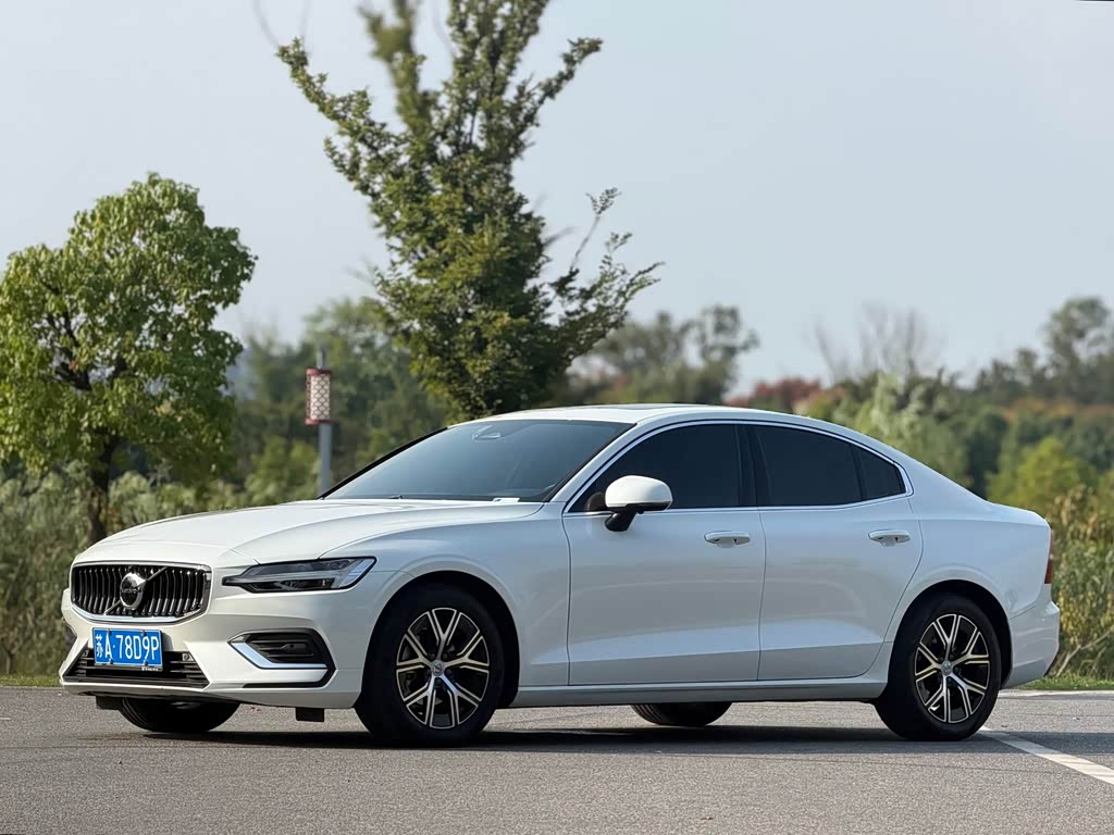 Volvo S60 2026 B4 Luxury