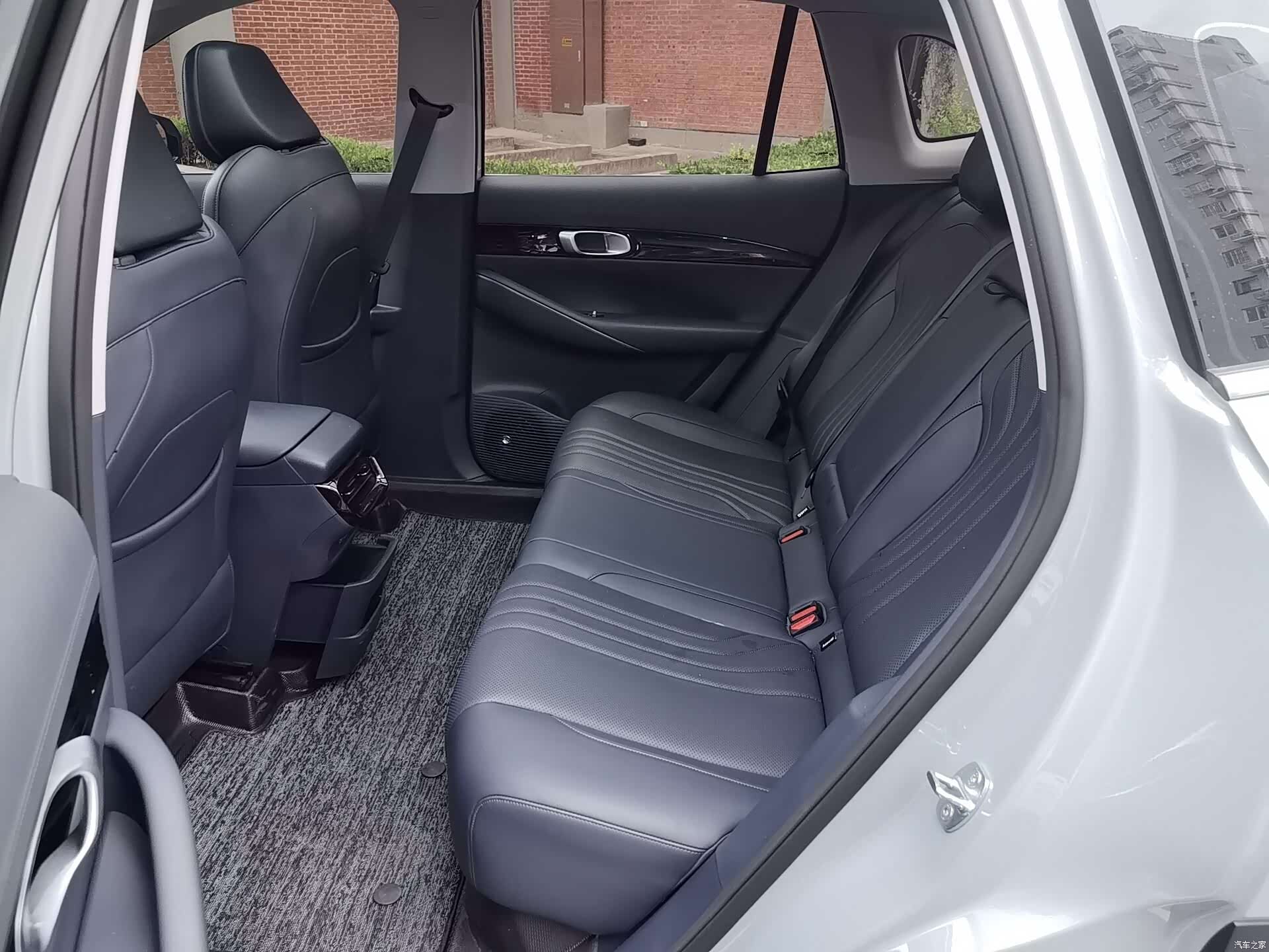 Geely Galaxy E5, 2025 11