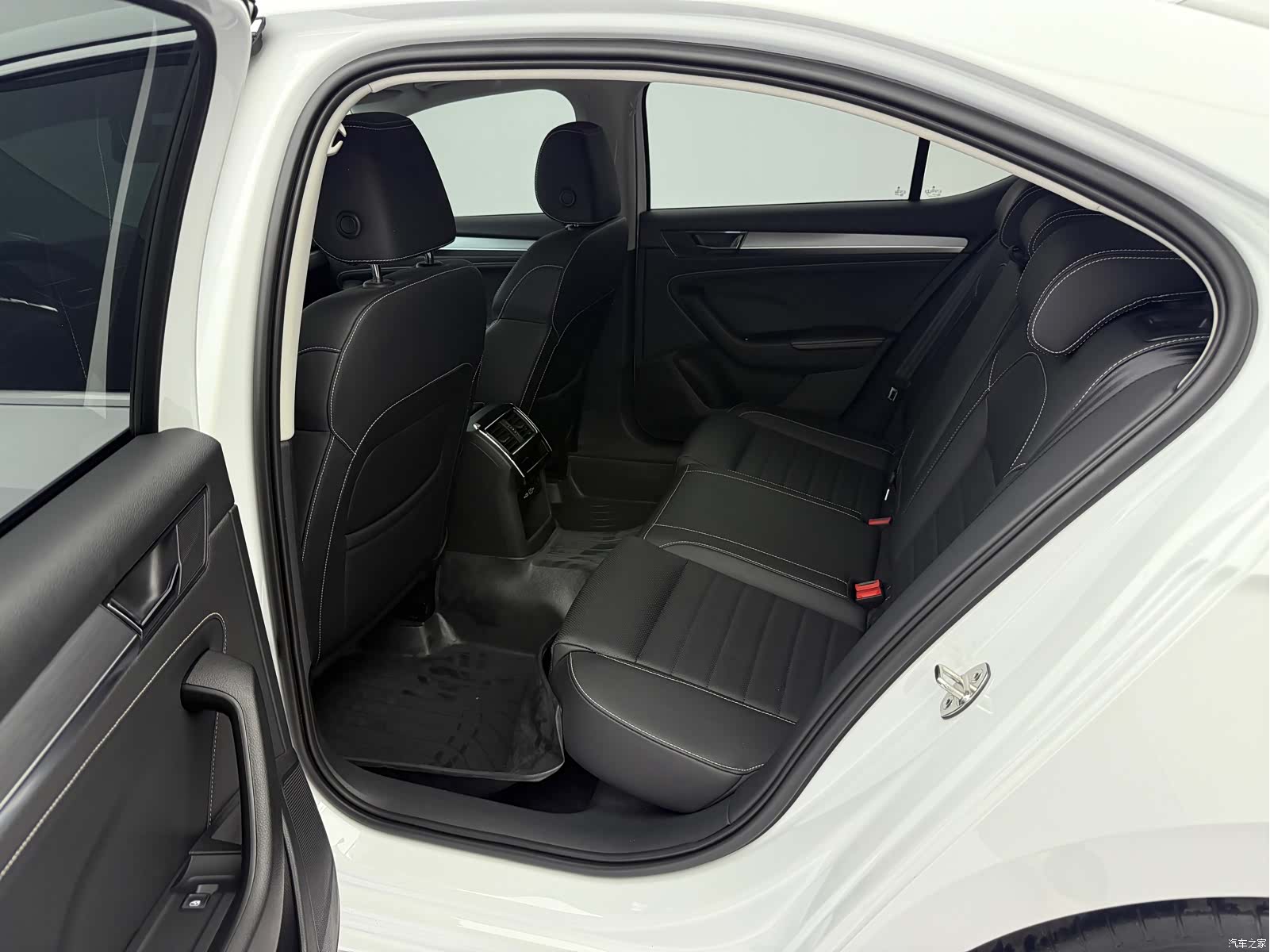 Skoda Superb, 2023 18