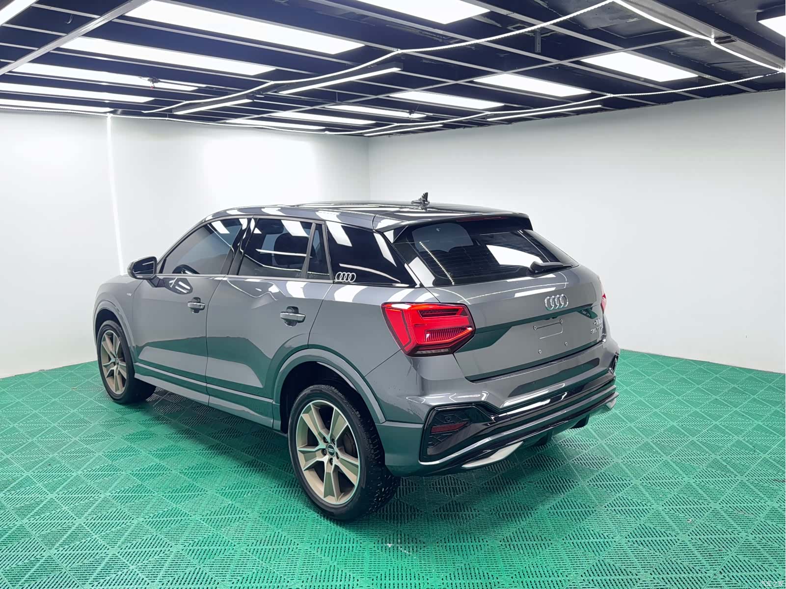 Audi Q2L, 2023 4