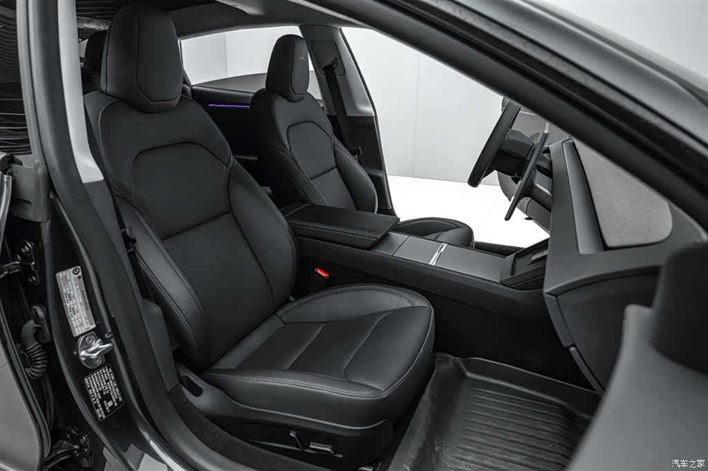 Tesla Model 3, 2025 17