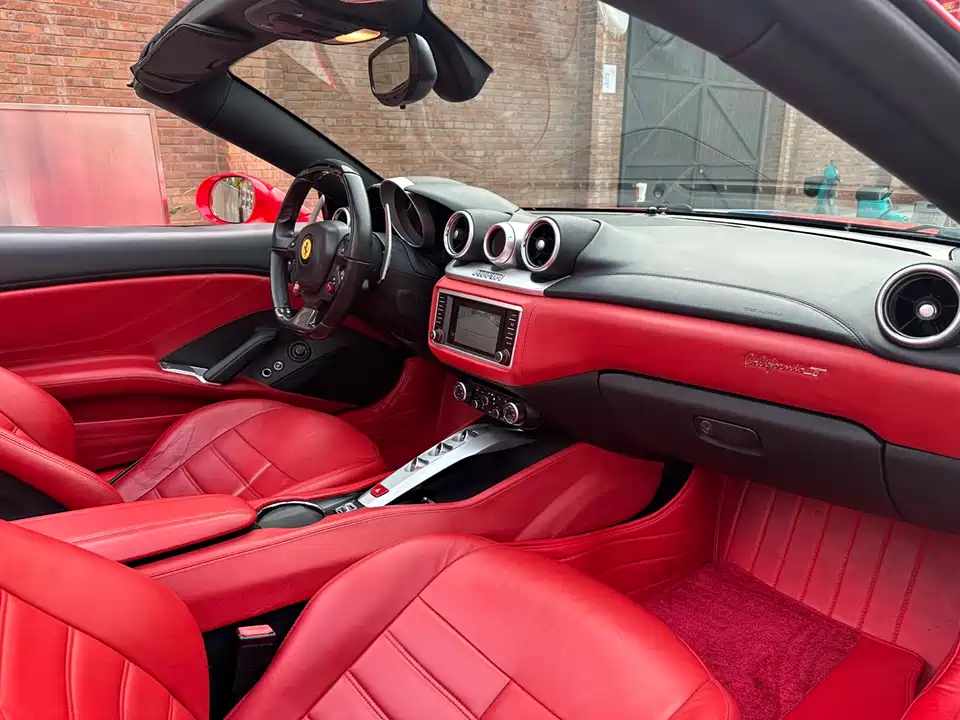 Ferrari California T