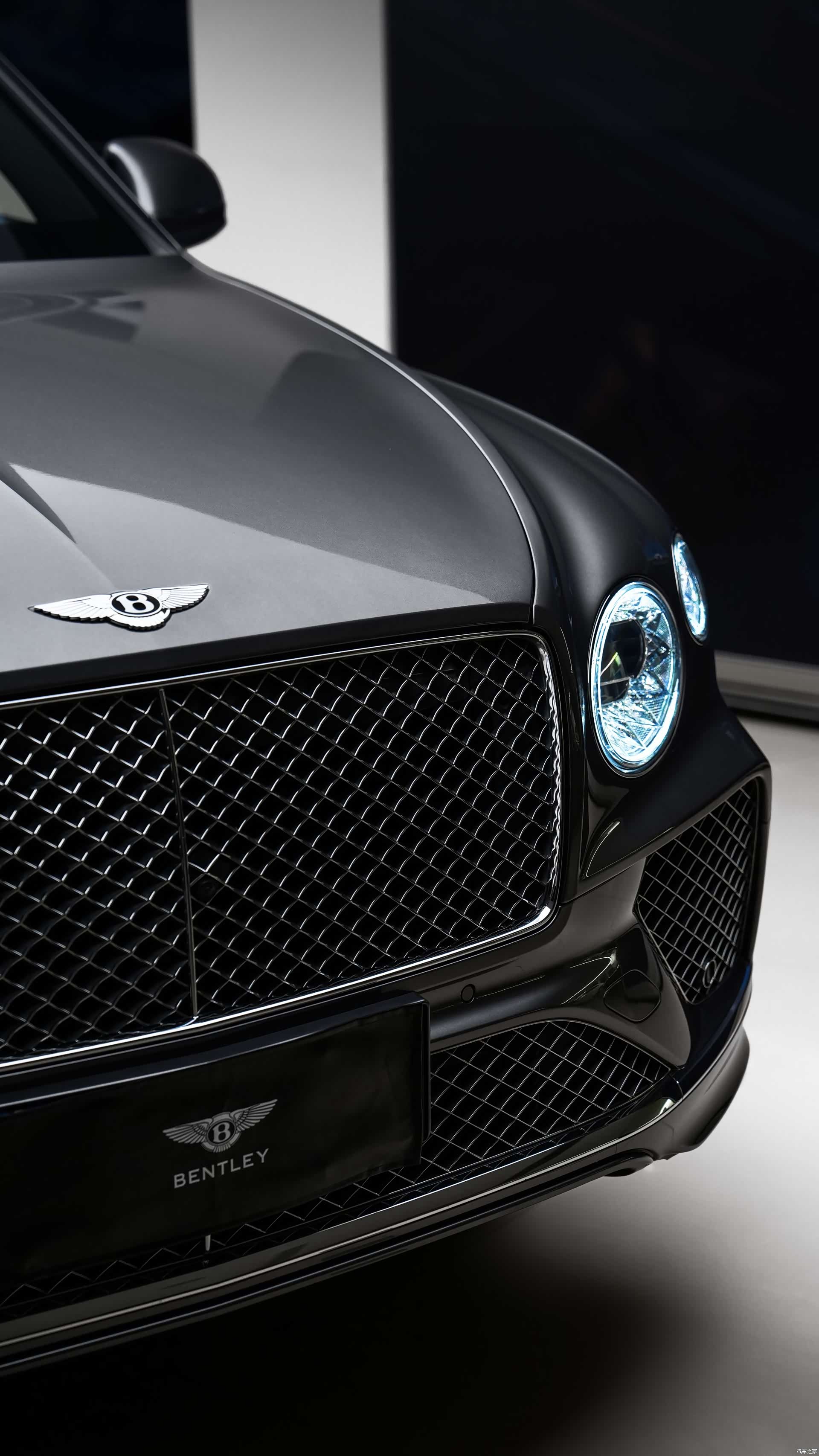 Bentley Bentayga, 2021 12