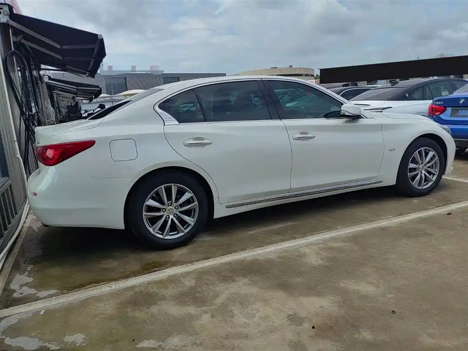 Infiniti Q50L