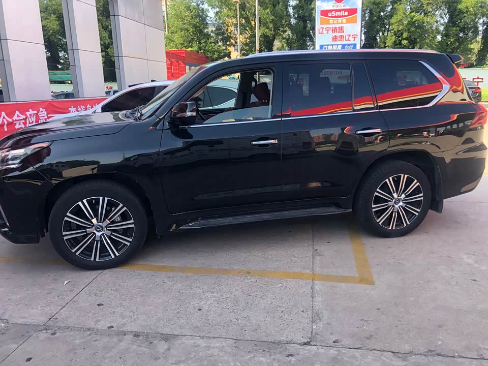 Lexus LX