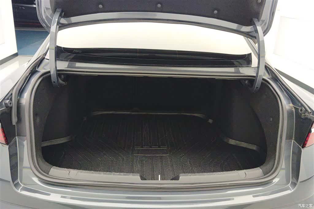 Geely Preface, 2024 4