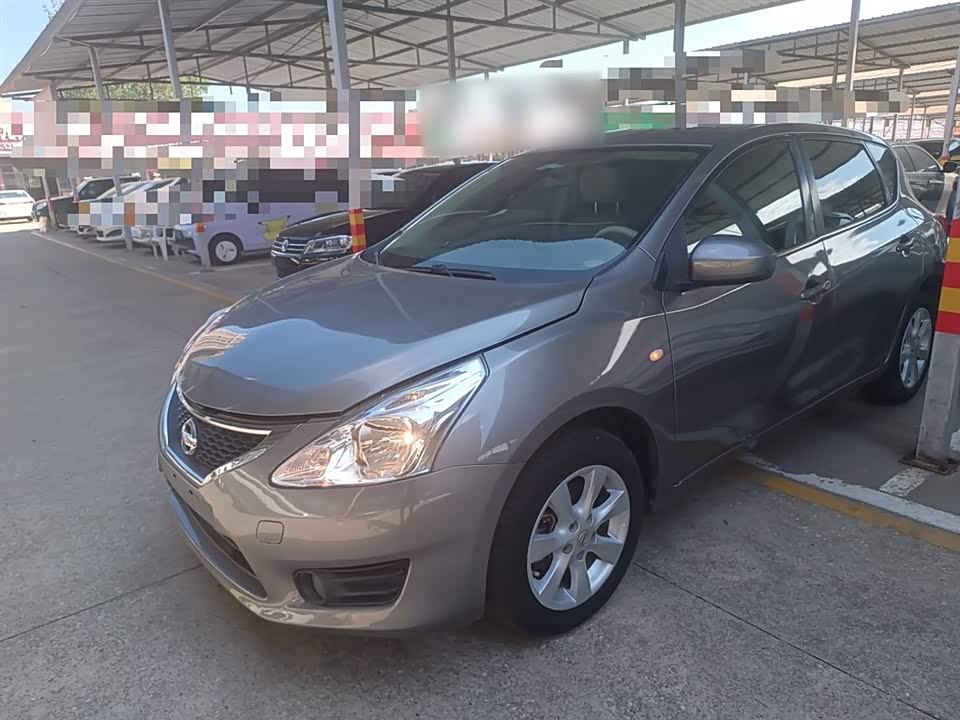 Nissan TIIDA Nissan TIIDA
