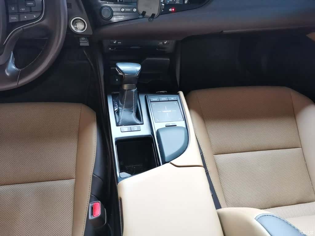 Lexus ES, 2019 14