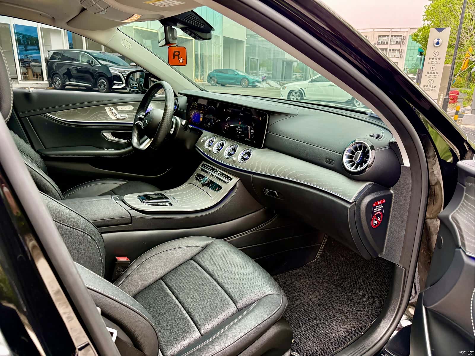 Mercedes-Benz E-Class, 2022 13