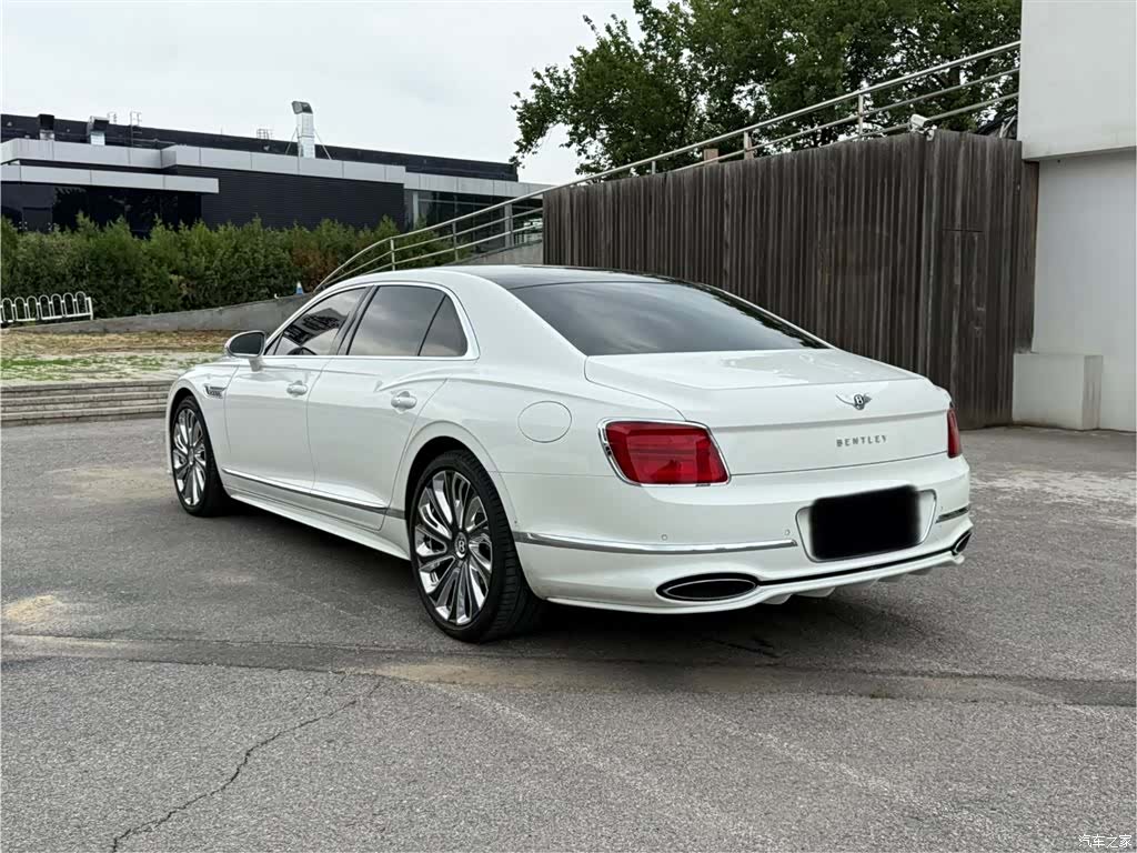 Bentley Flying Spur, 2025 9