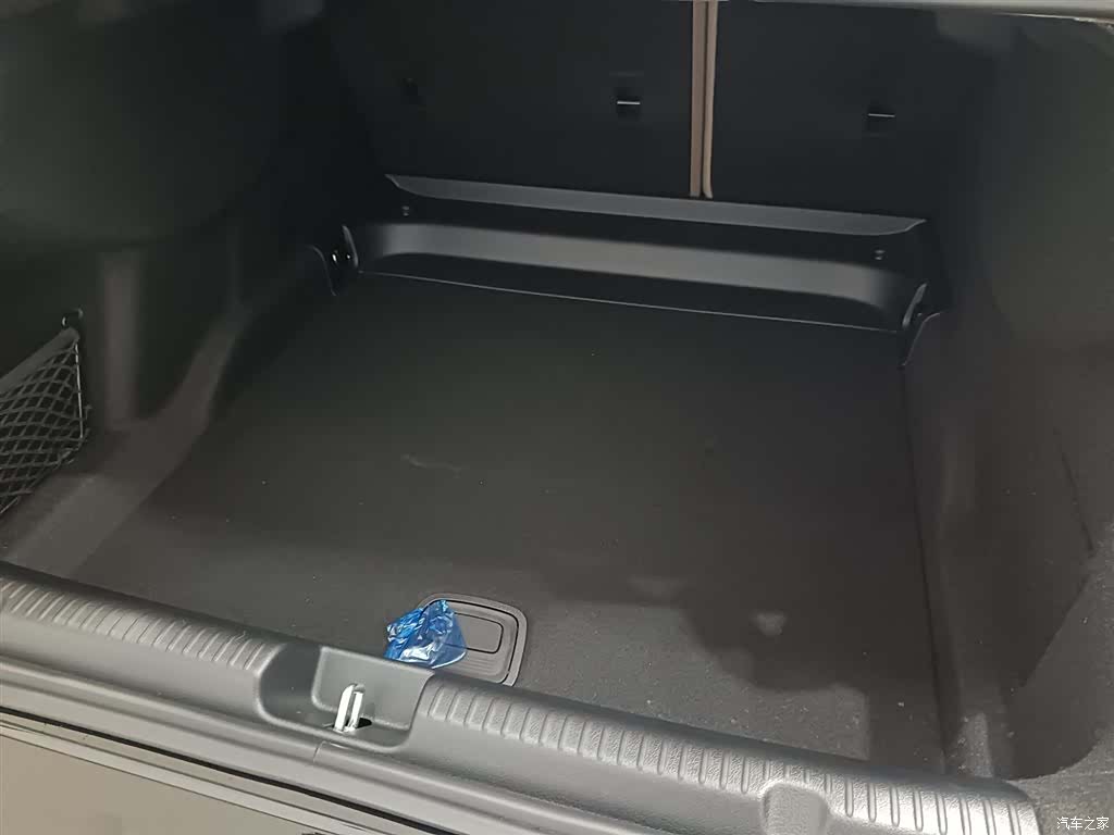 Mercedes-Benz EQE, 2025 3