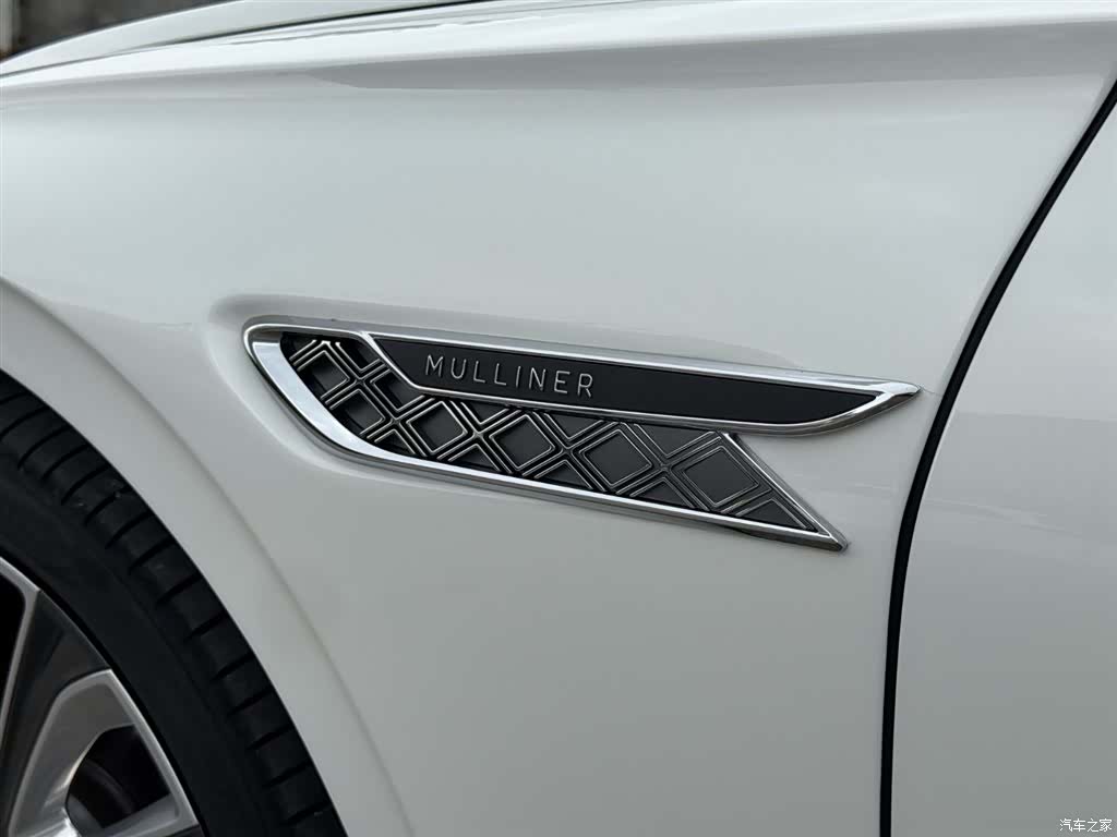 Bentley Flying Spur, 2025 10