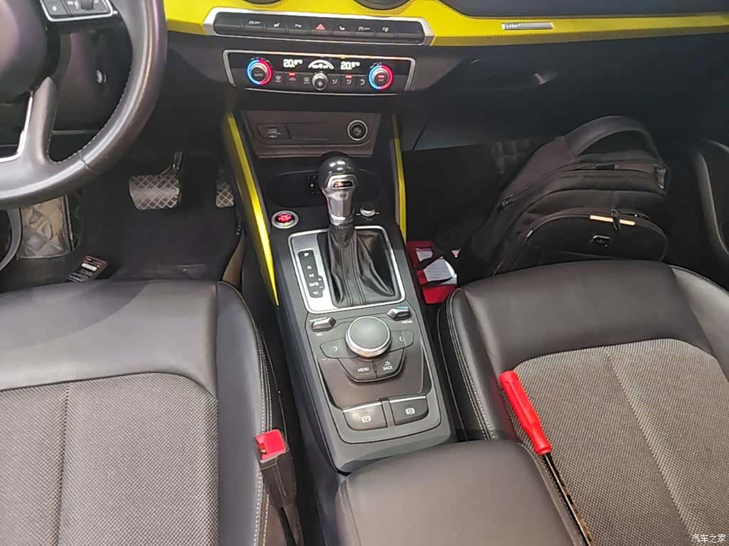 Audi Q2L, 2019 14