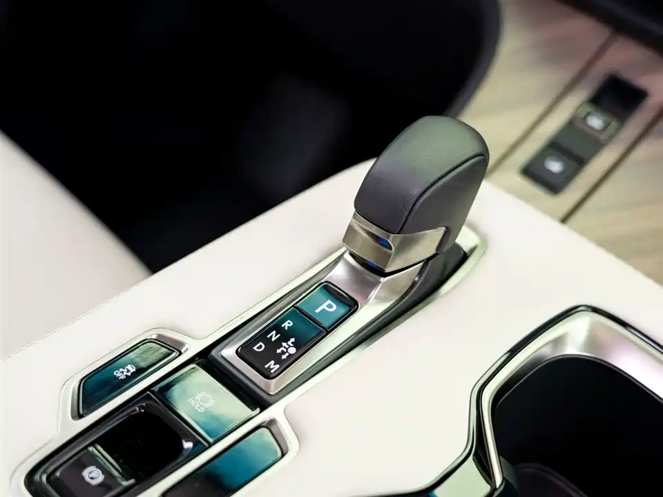 Lexus LM