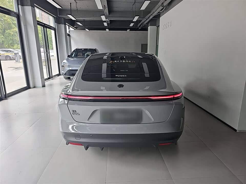 NIO ET5