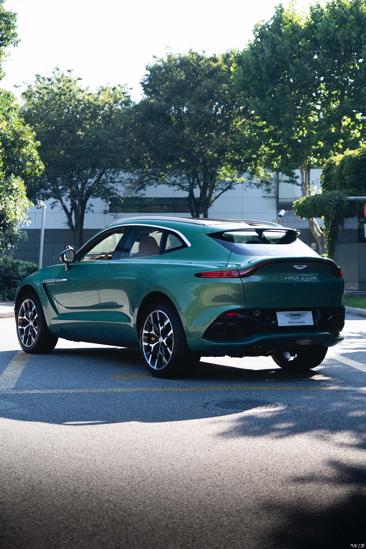 Aston Martin DBX, 2023 6