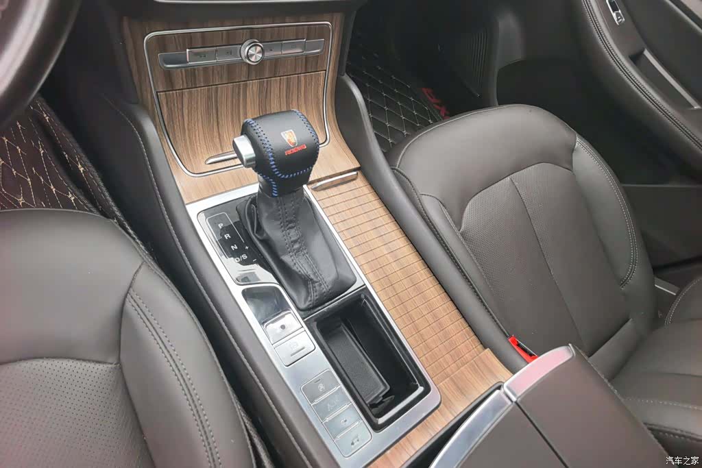 Roewe RX8, 2018 16