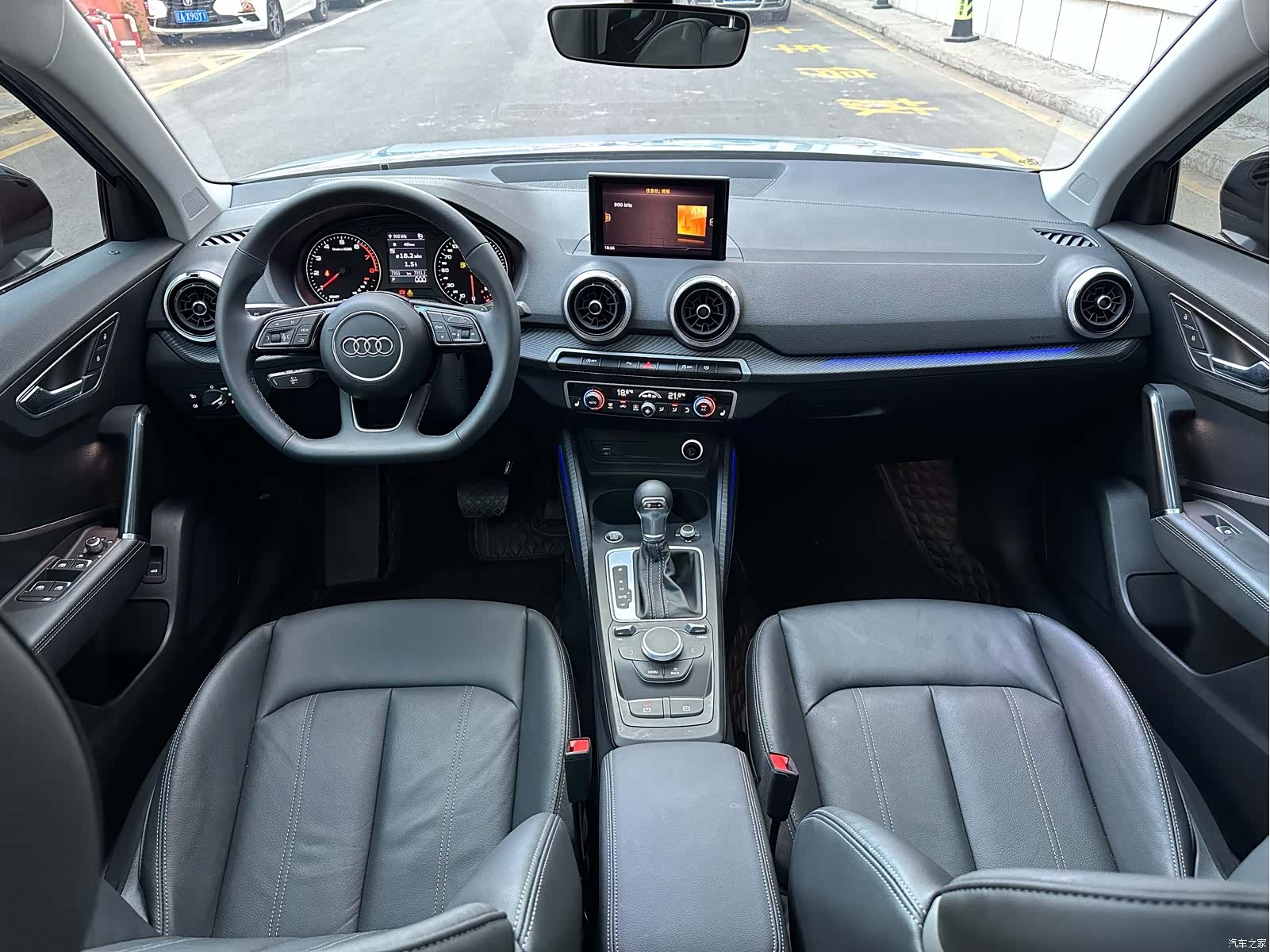 Audi Q2L, 2023 16