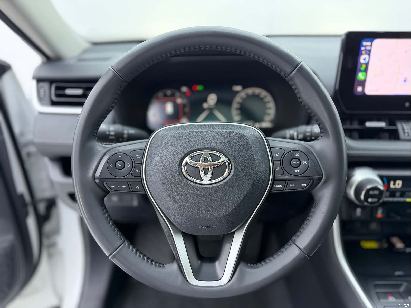 Toyota RAV4, 2024 8