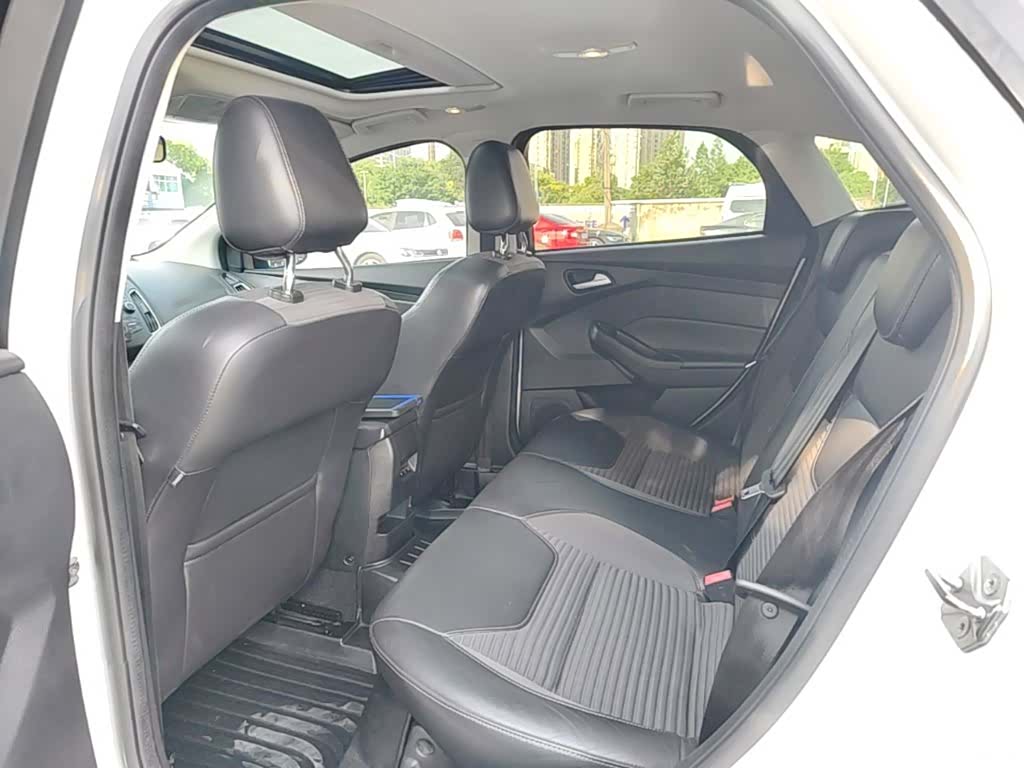 Ford Focus, 2015 13