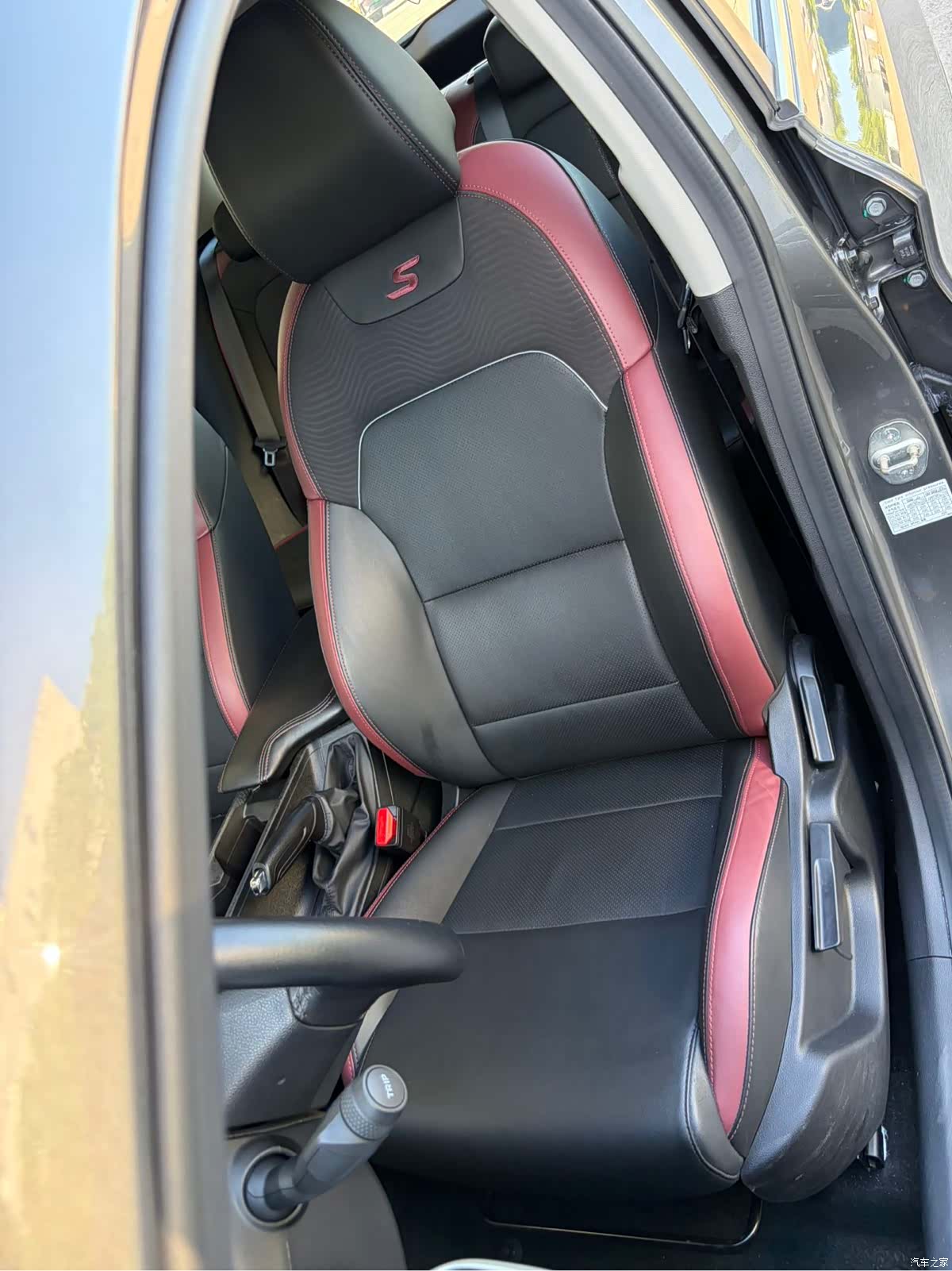 Geely Coolray, 2022 7