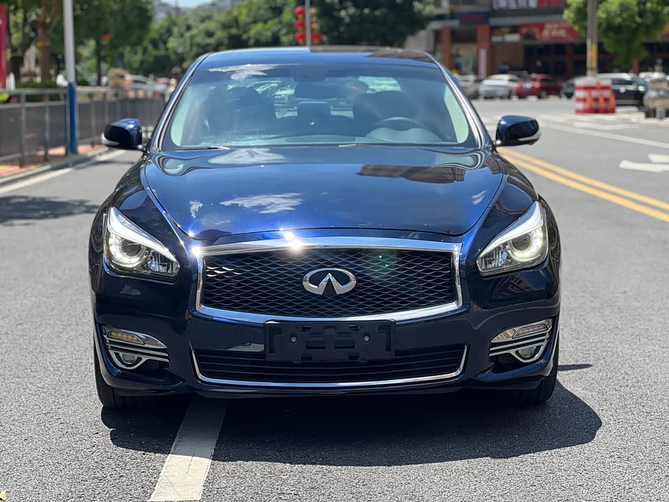 Infiniti Q70