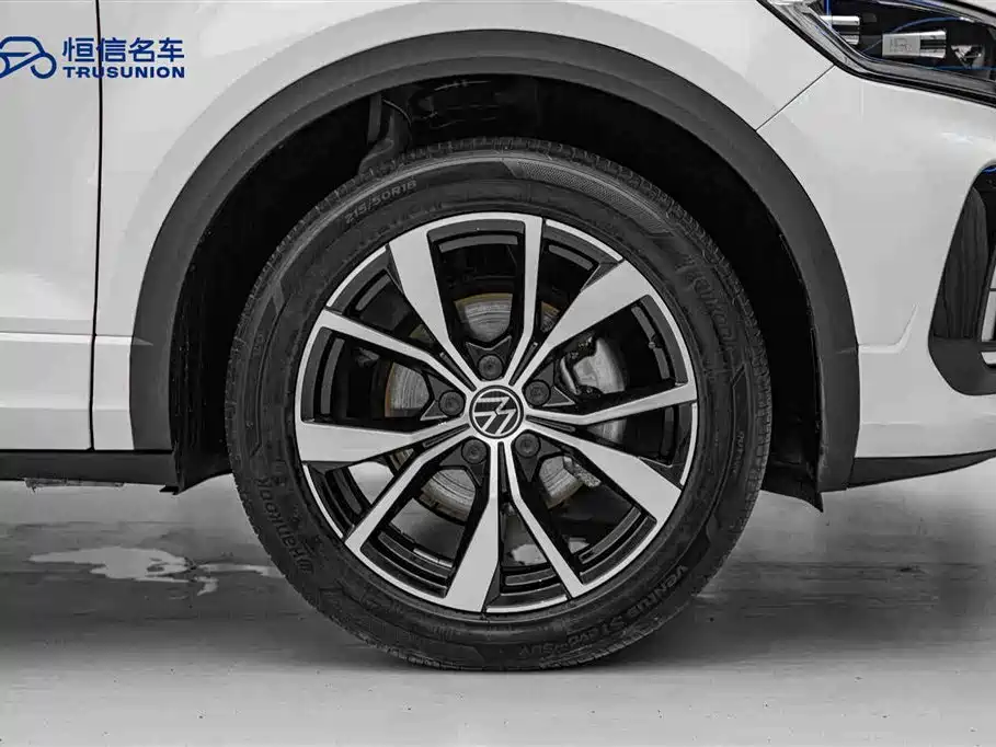 Volkswagen T-ROC exploring Songs