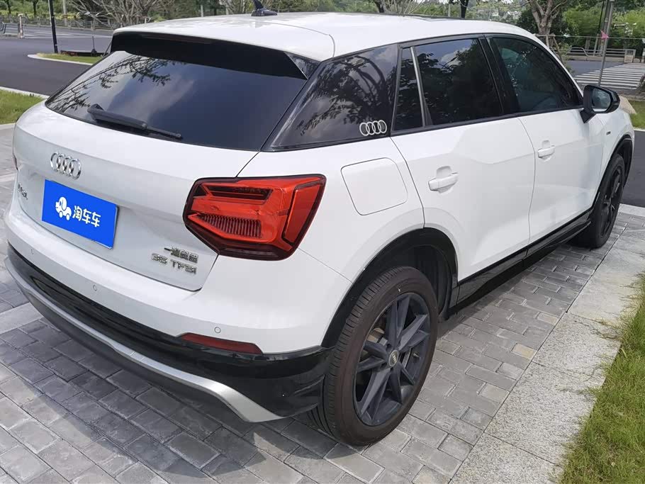 Audi Q2L