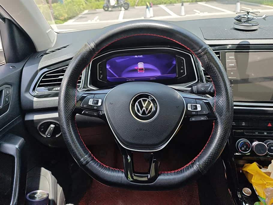 Volkswagen T-ROC exploring Songs