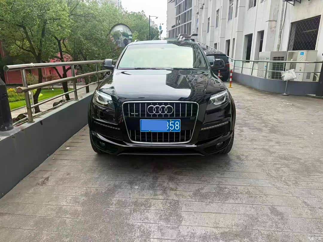 Audi Q7, 2011 1