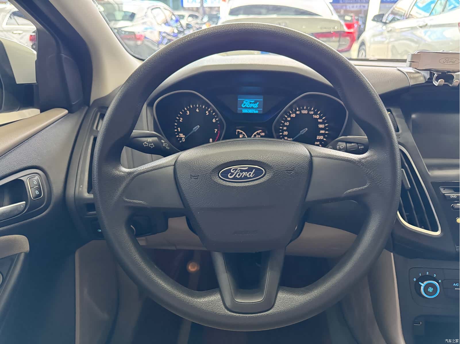 Ford Focus, 2019 10