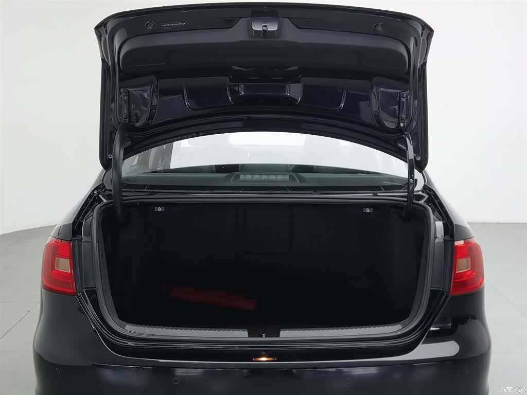 Volkswagen Sagitar, 2014 16