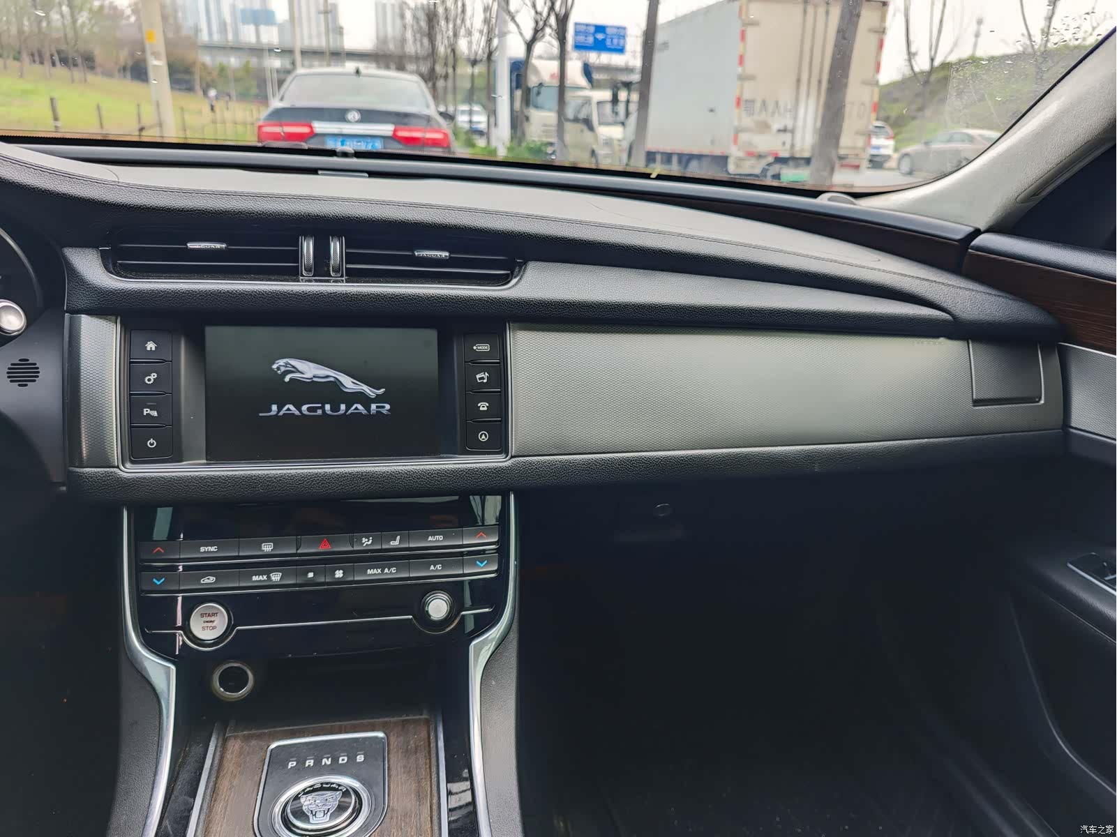 Land Rover XFL, 2017 17
