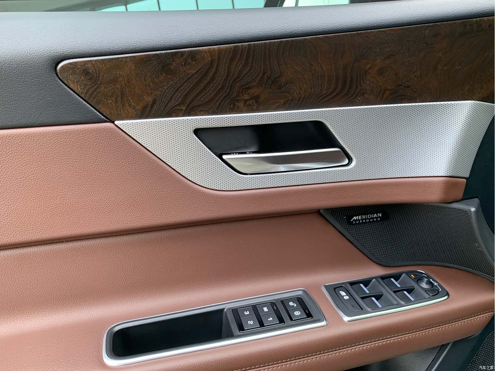 Land Rover XFL, 2018 15