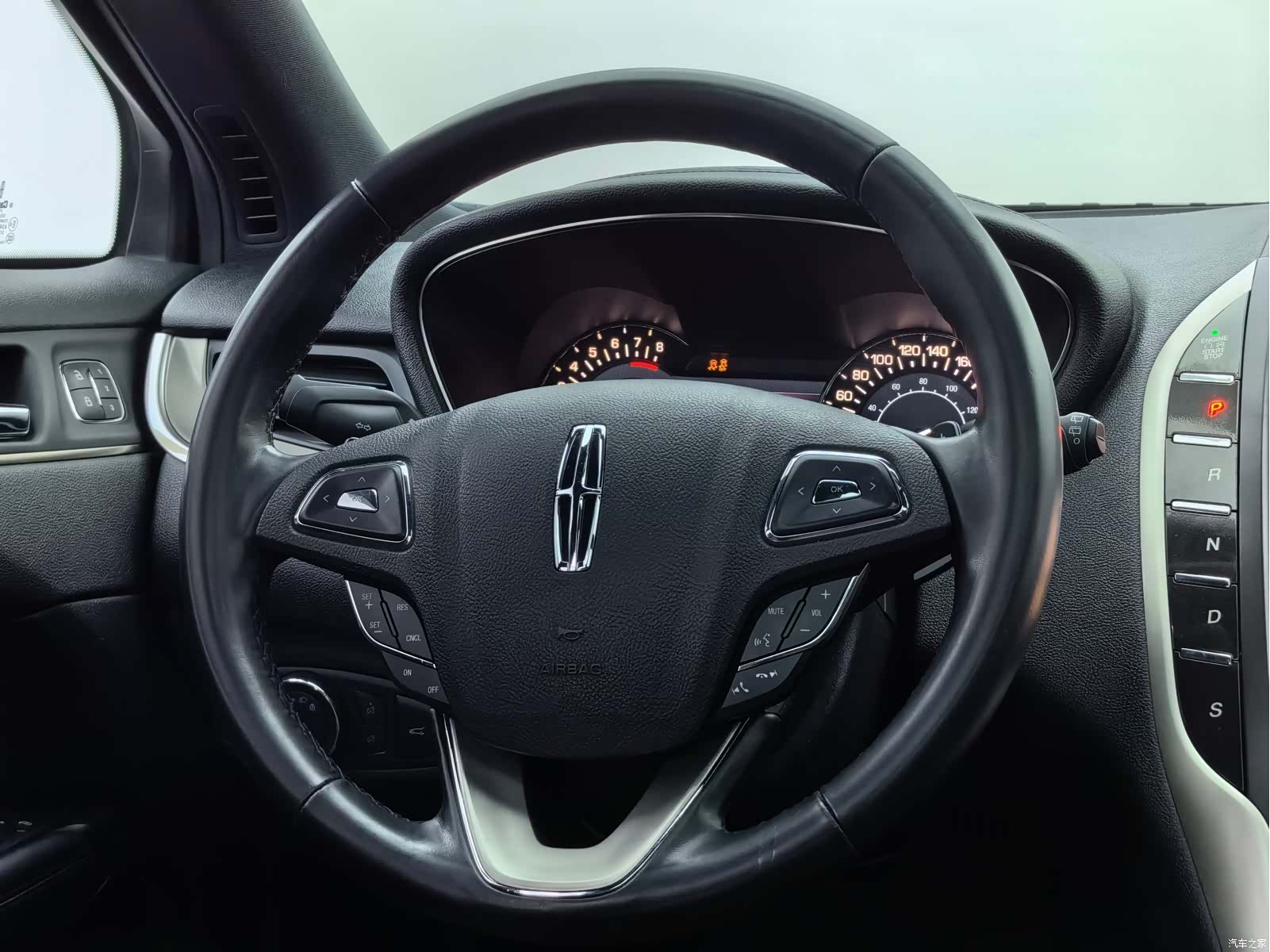 Lincoln MKC, 2019 18