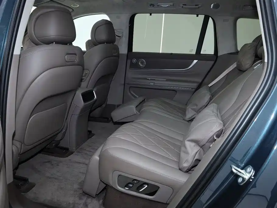 AITO Ask the world M9