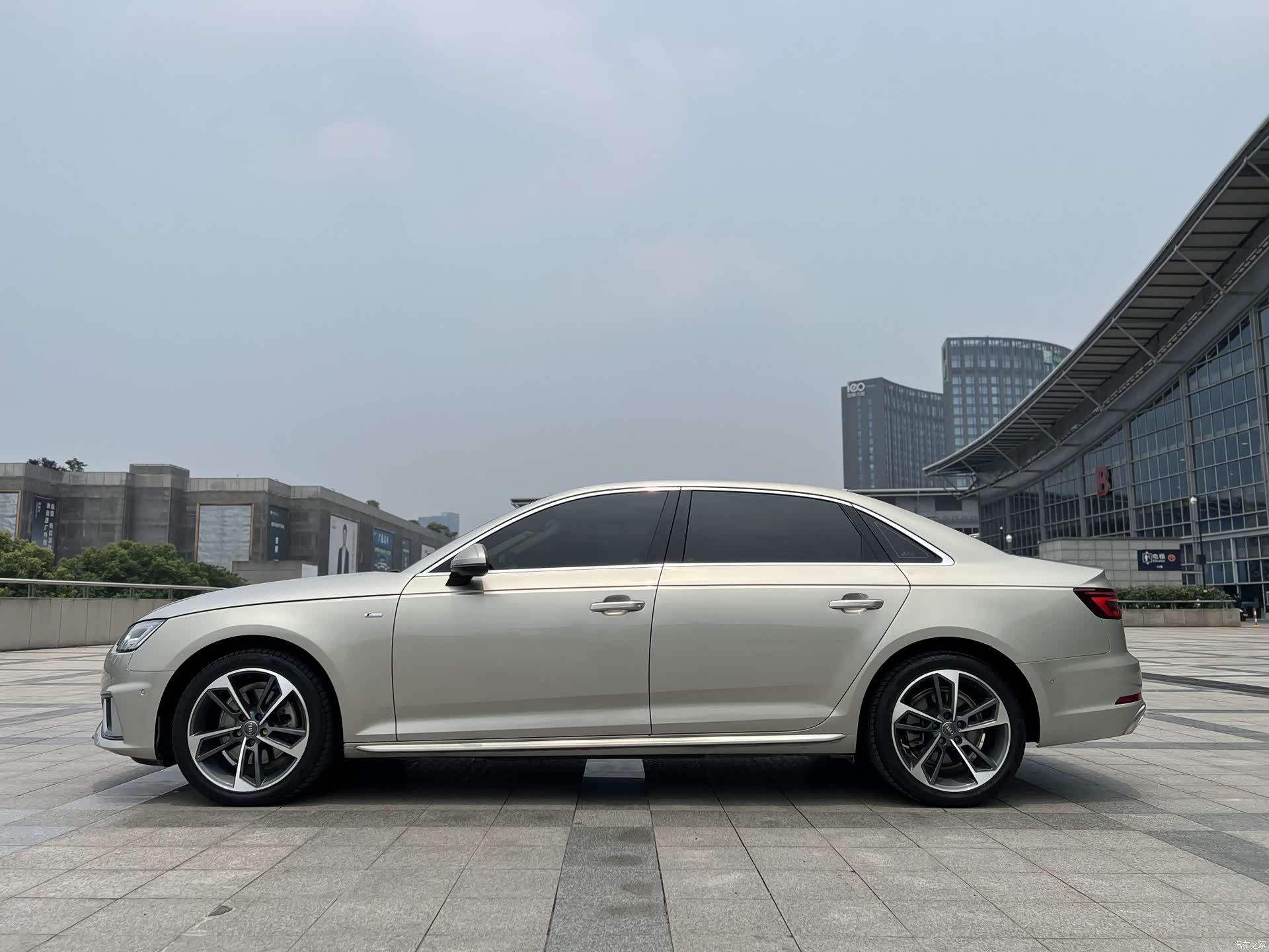 Audi A4L, 2020 7