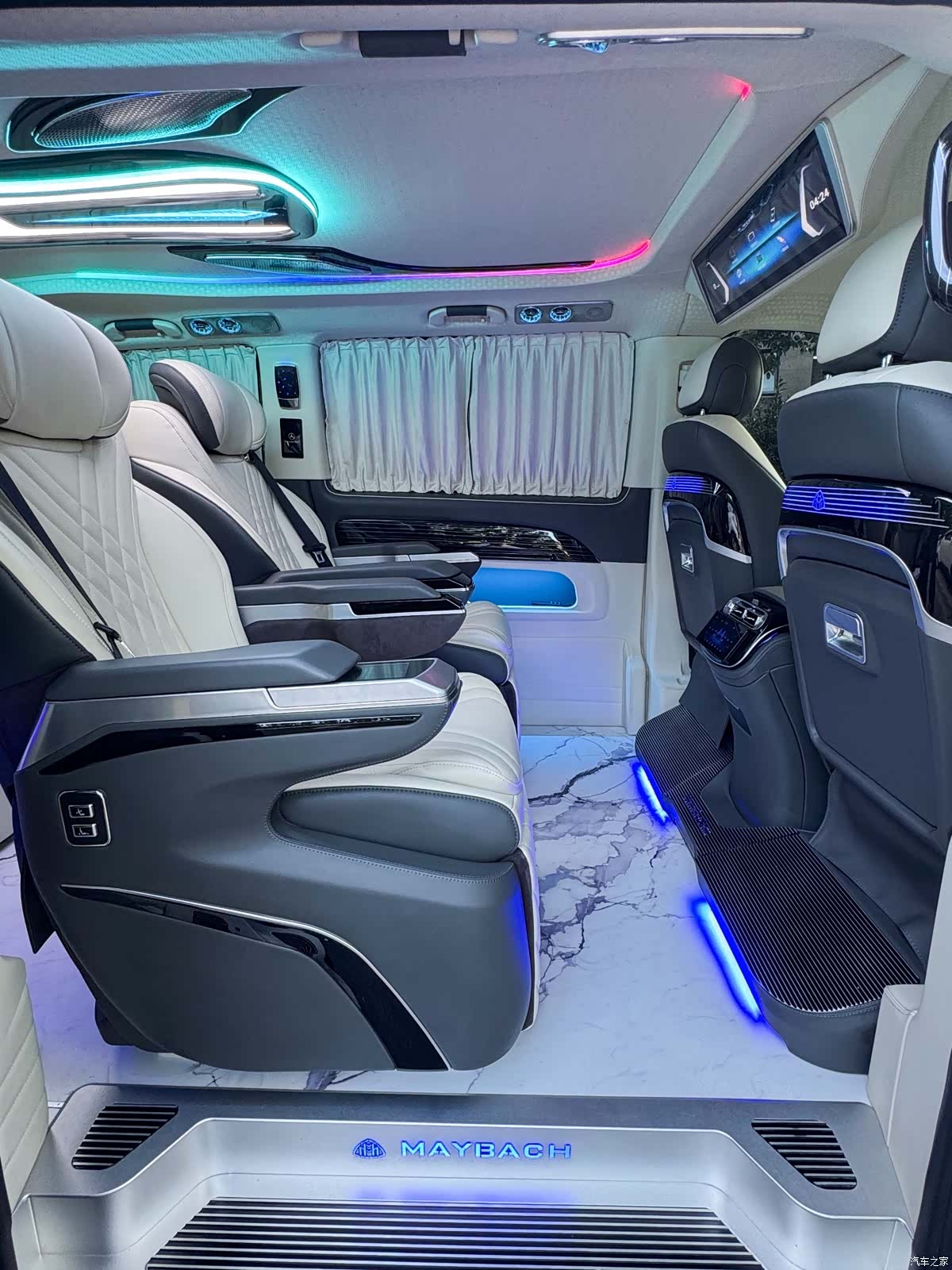 Mercedes-Benz 7, 2023 9