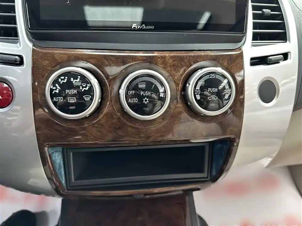 Mitsubishi Pajero Jinchang