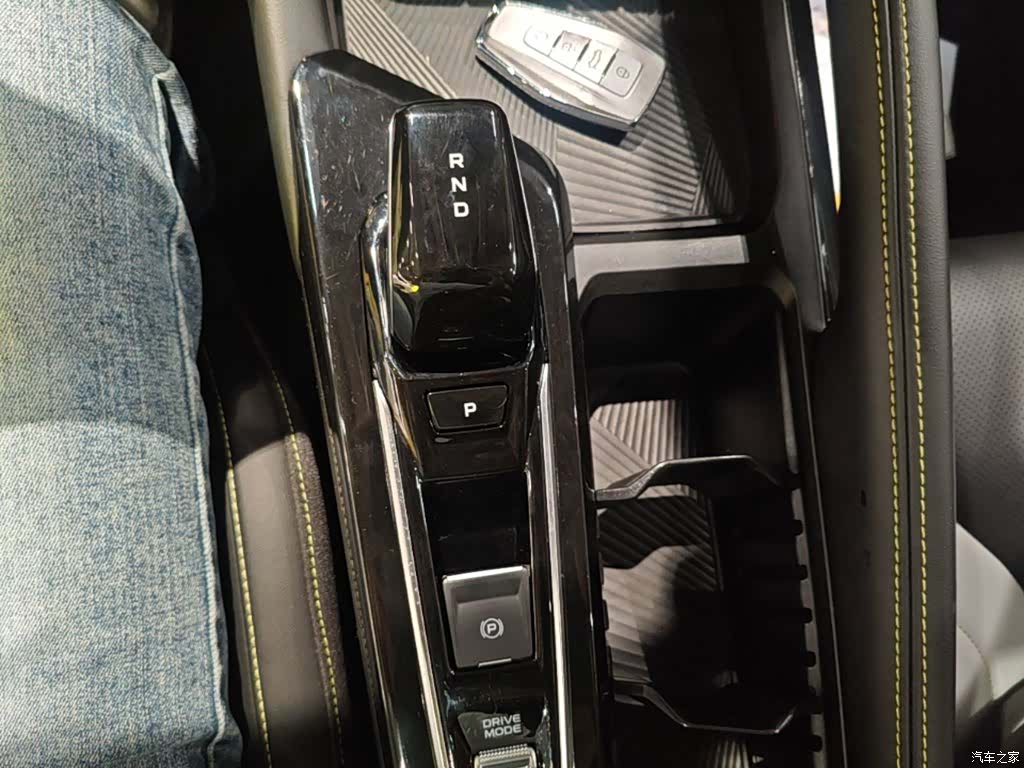Geely Coolray, 2022 14