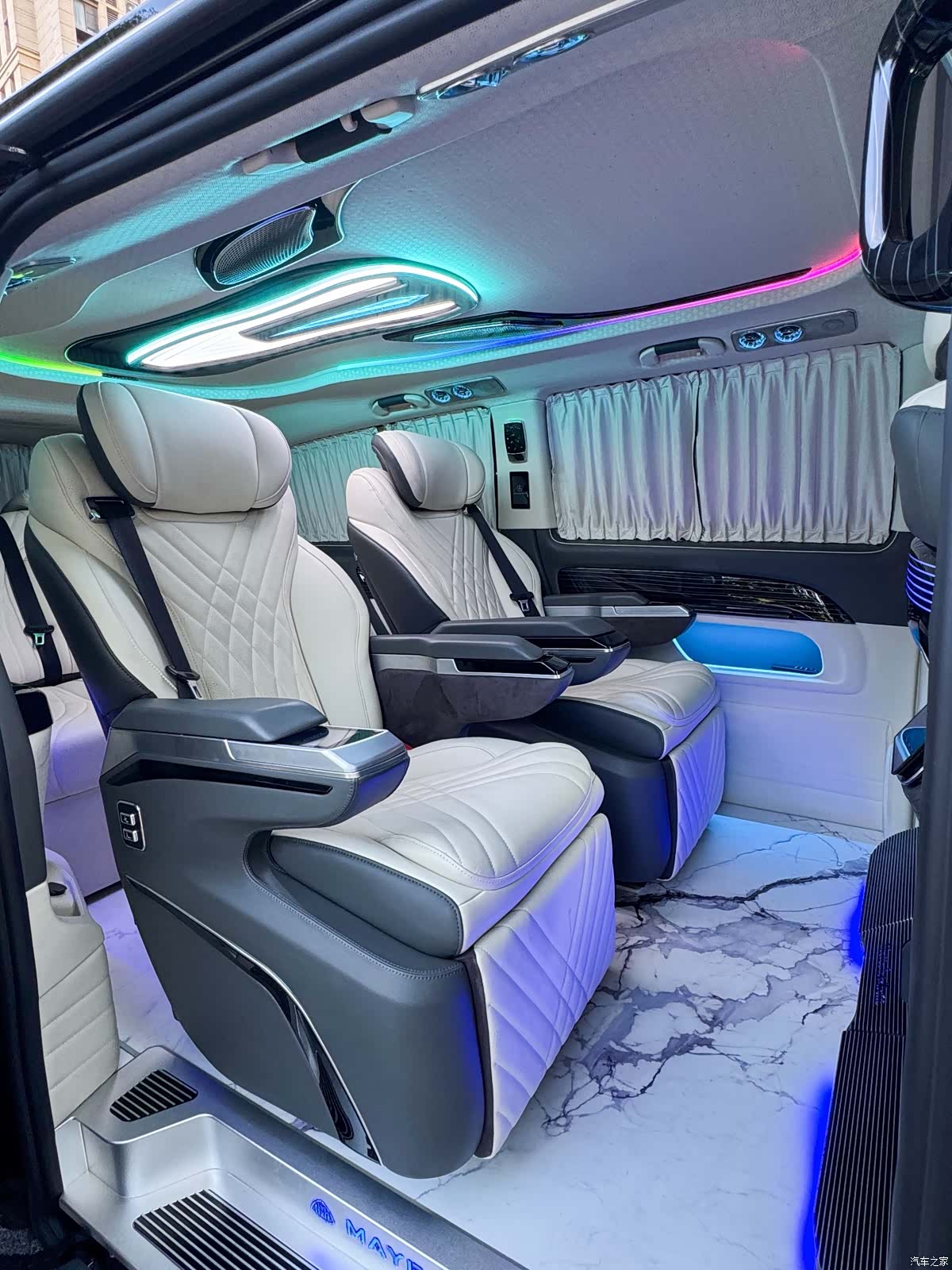 Mercedes-Benz 7, 2023 12