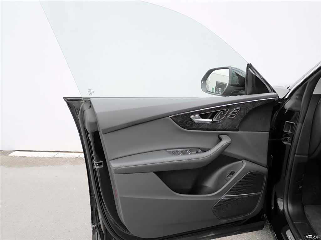 Audi Q8, 2023 7