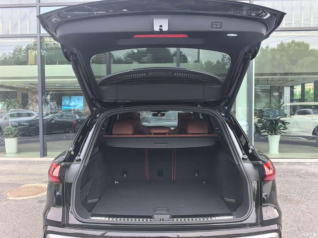 Audi Q5L, 2025 15