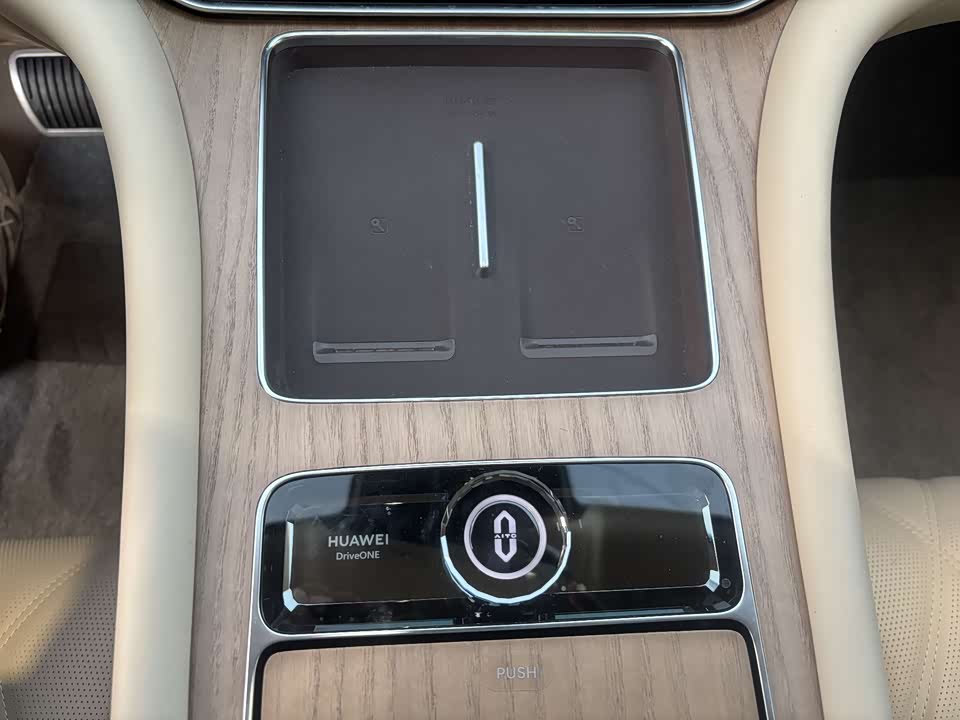 AITO Ask the world M9