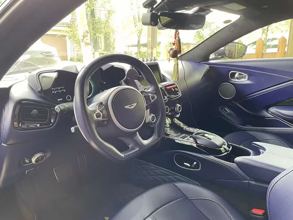 Aston Martin V8 Vantage