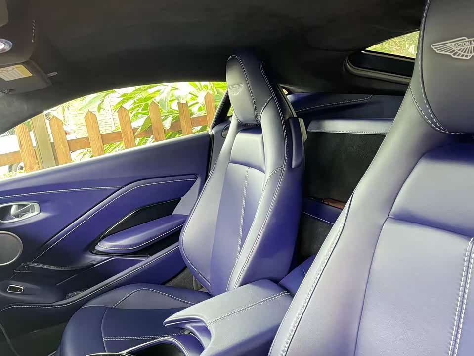 Aston Martin V8 Vantage