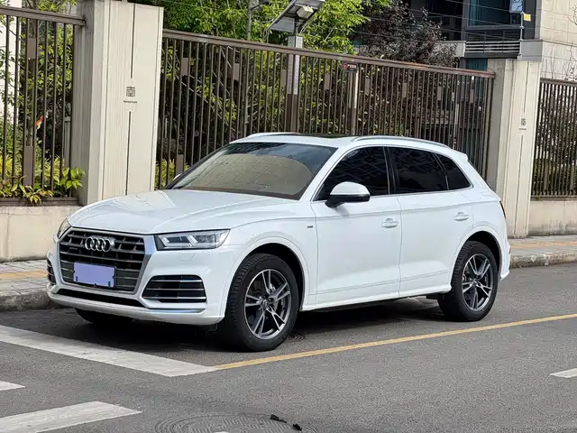 Audi Q5L 2021 — купить из Китая под заказ