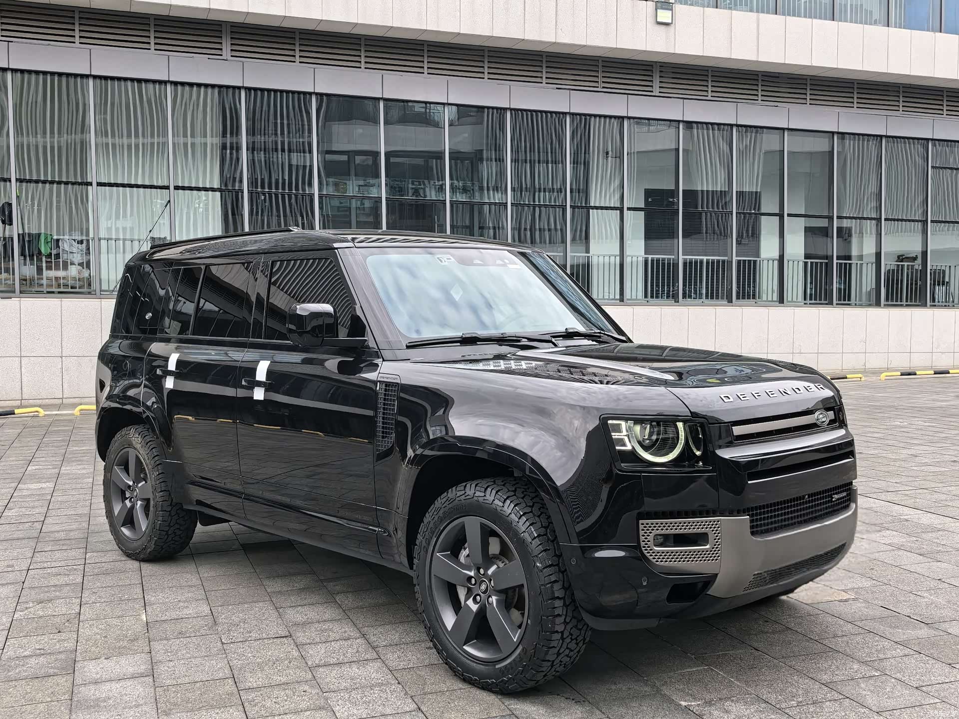 Land Rover Defender, 2022 3