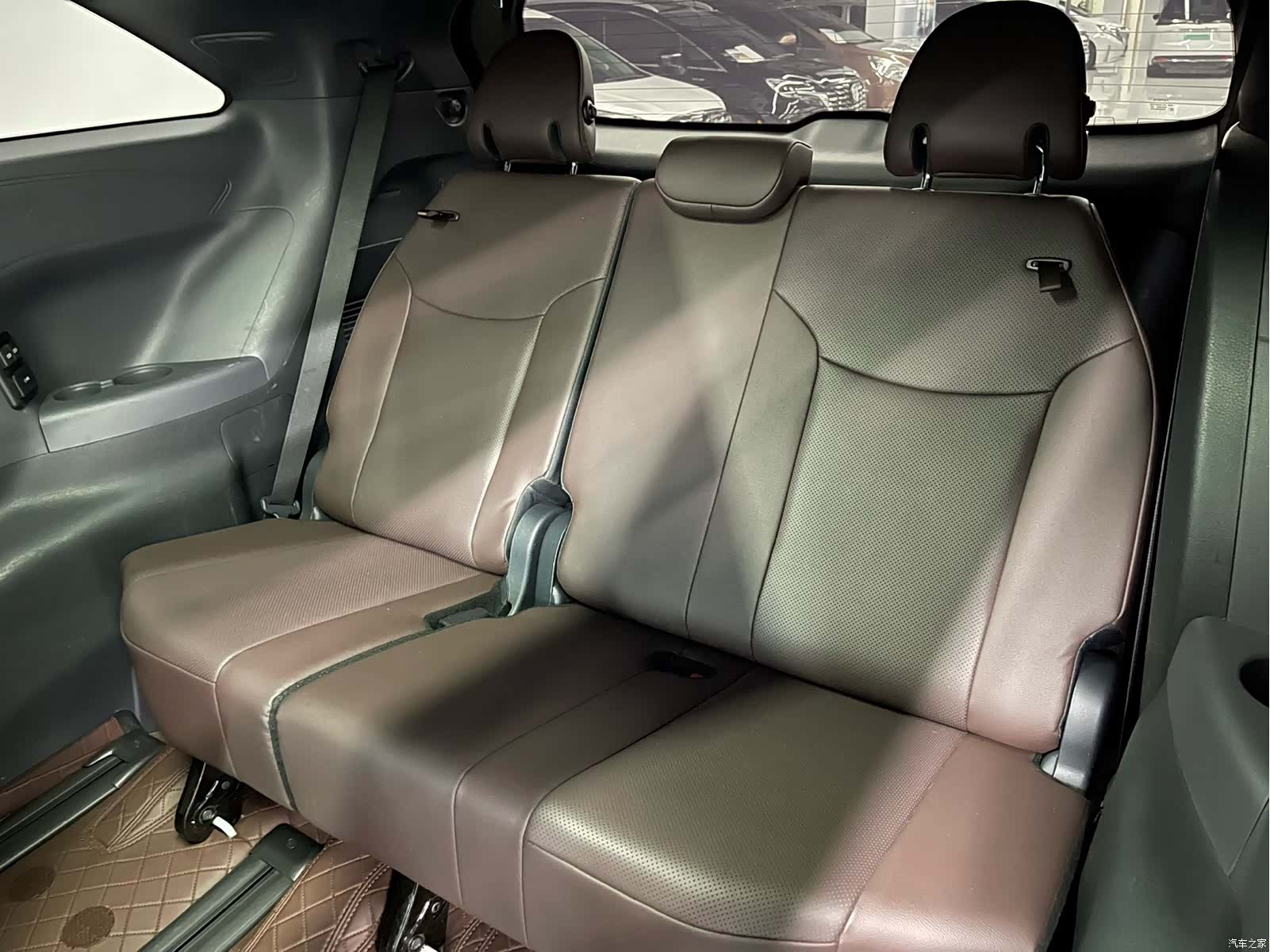 Toyota Sienna, 2022 11