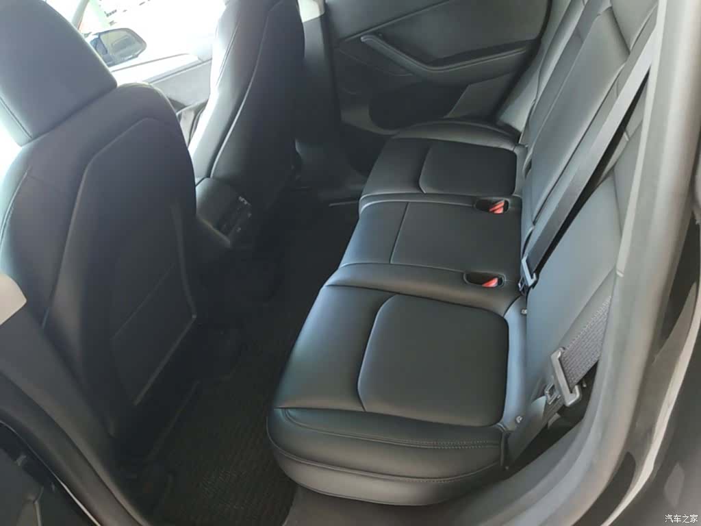Tesla Model Y, 2023 13